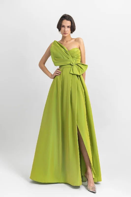 Bow-like design, strapless taffeta dress with open slit on the side.