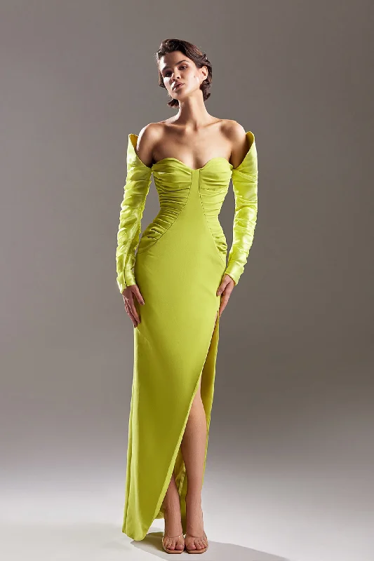 Off sleeves heart shaped neckline crepe dress